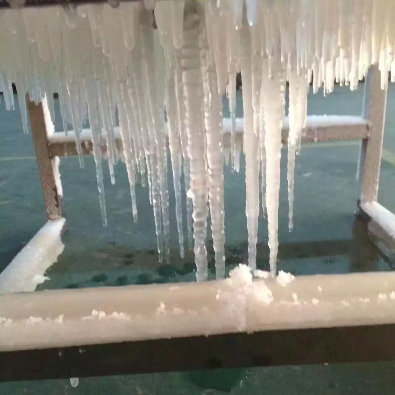 极端气候低温雨雪冰冻模拟箱(图3) 极端气候低温雨雪冰冻模拟箱(图3)